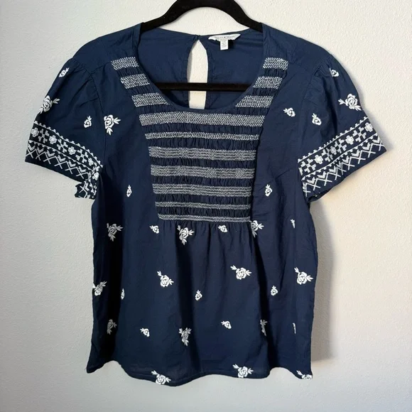 Lucky Brand Navy Blue Embroidered Floral Short Sleeve Women's Top - Picture 1 of 5